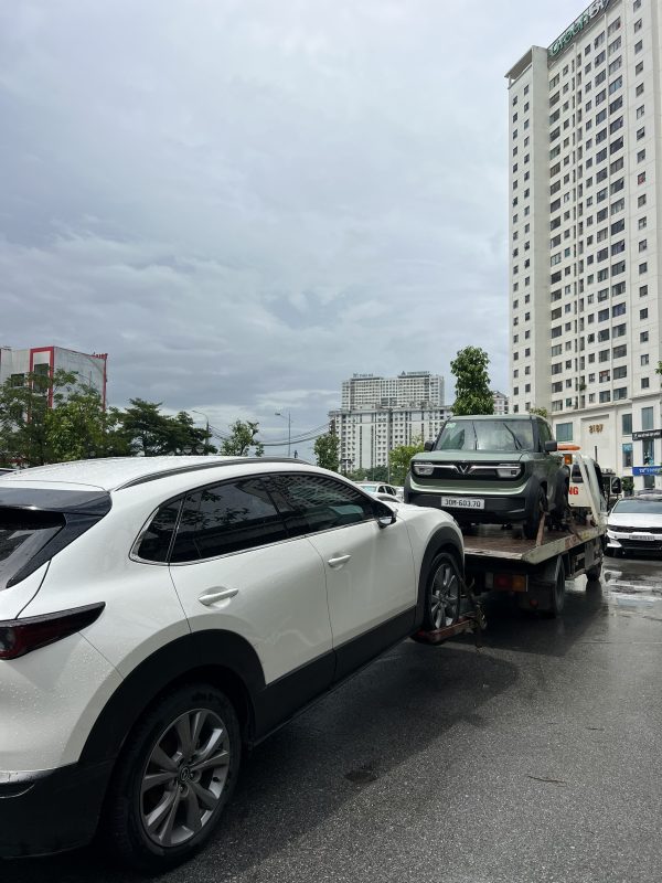 Xe hết bình, hư hỏng bình tại Sông Lô, Vĩnh Phúc