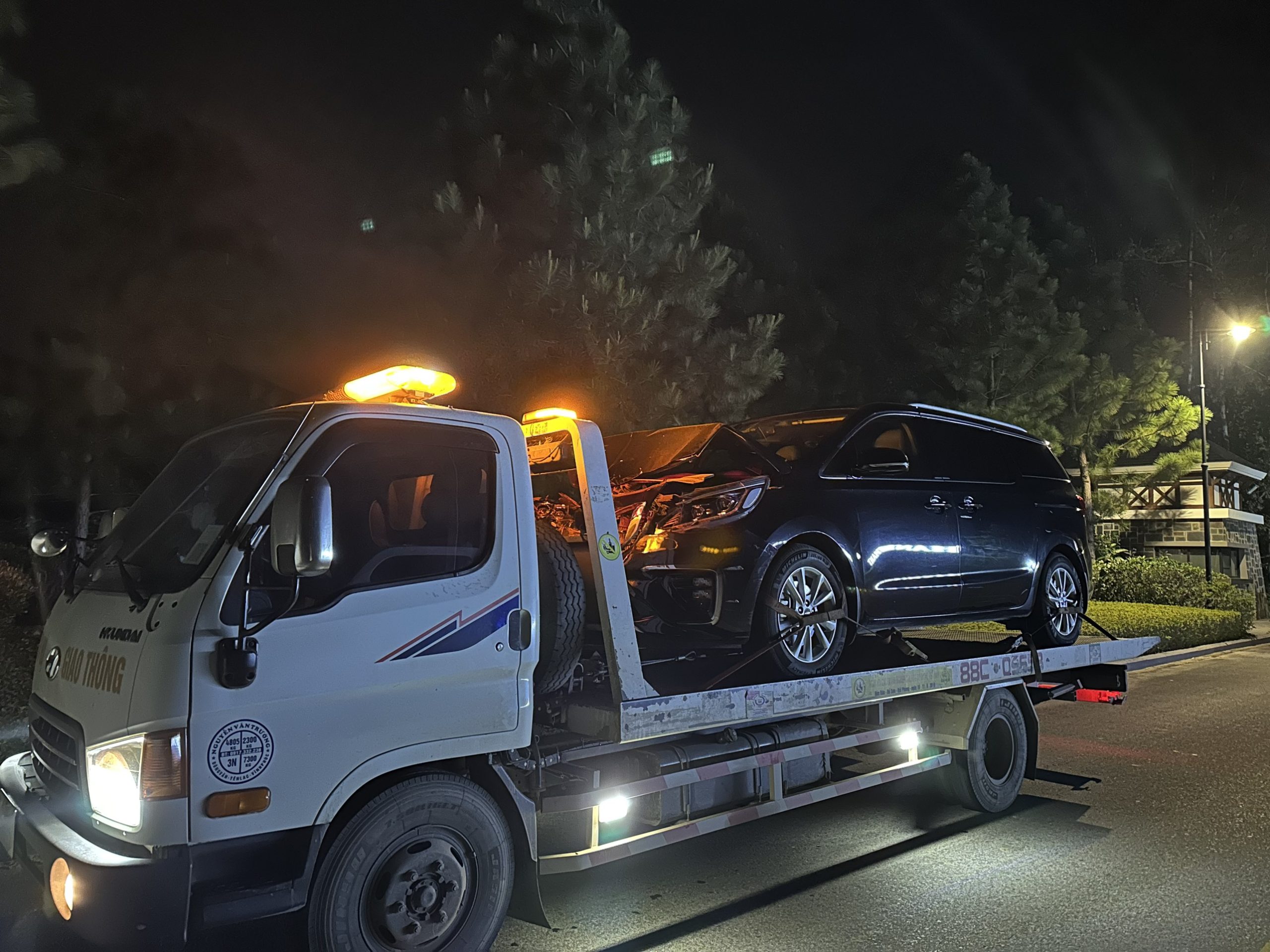 cứu hộ lốp ô tô thủng, nổ nhanh chóng tại Cao tốc Hà Nội Lào Cai