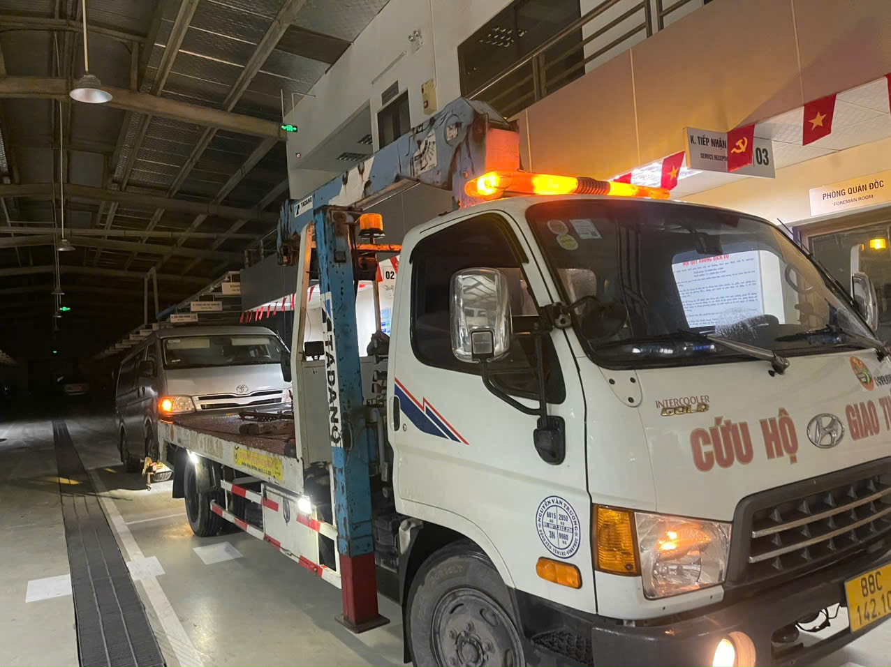 Cứu hộ ô tô 9 chỗ tại Sông Lô, Vĩnh Phúc