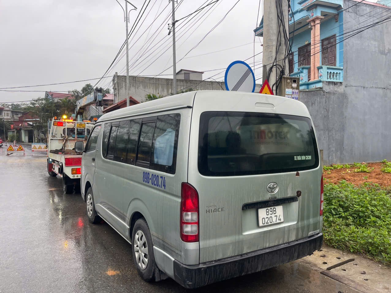 Cứu hộ ô tô 9 chỗ tại Sông Lô, Vĩnh Phúc