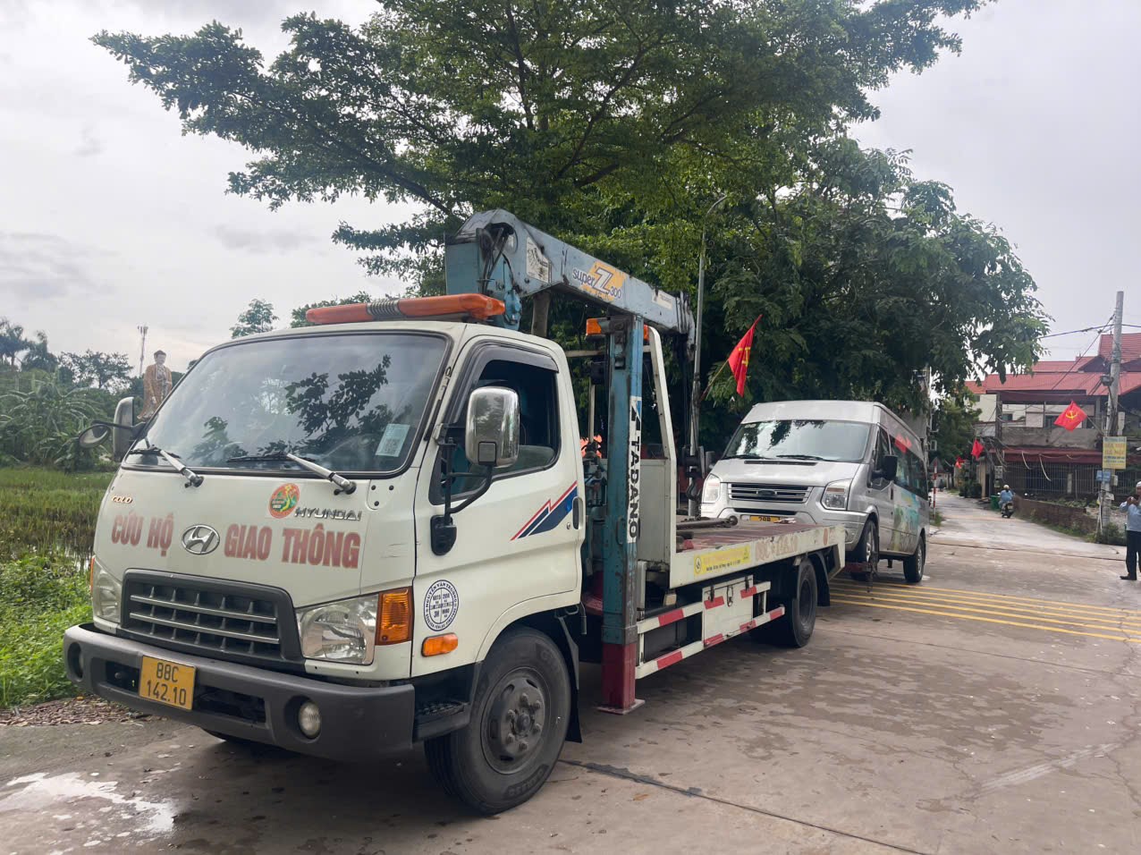 Cứu hộ ô tô 9 chỗ tại Sông Lô, Vĩnh Phúc