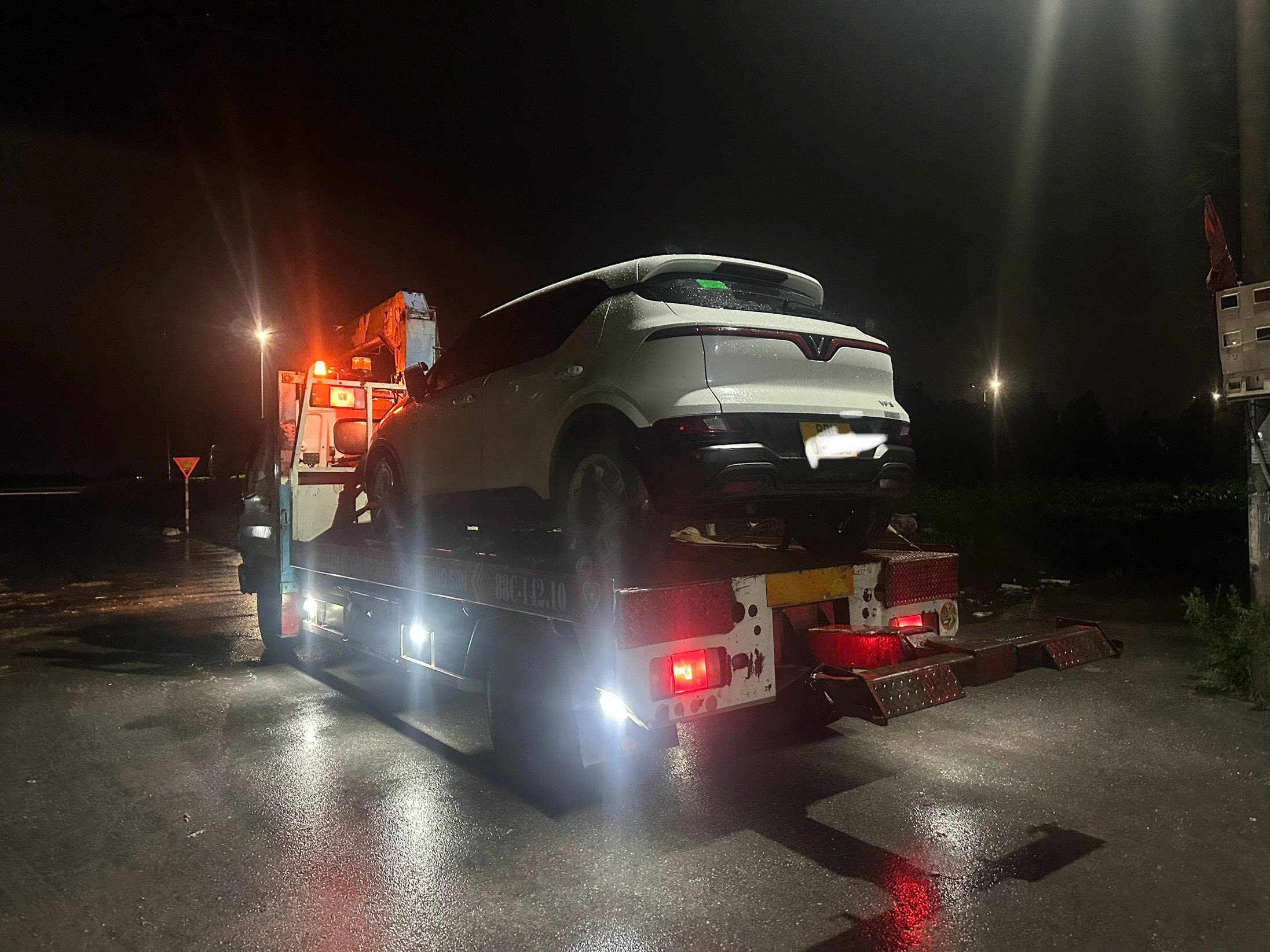Cứu hộ giao thông giá rẻ tại Sơn Tây chuyên kéo xe, cứu hộ lưu động 24/7